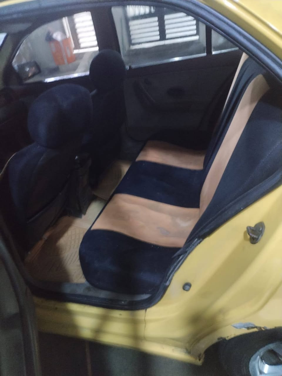 سلام عليكم 
سياره سمند موديل 2012
محرك بي نضوح دهن كير اوتوماتيك فرنسي 
السعر 35 بيها مجال قليل 
الرقم ***********
