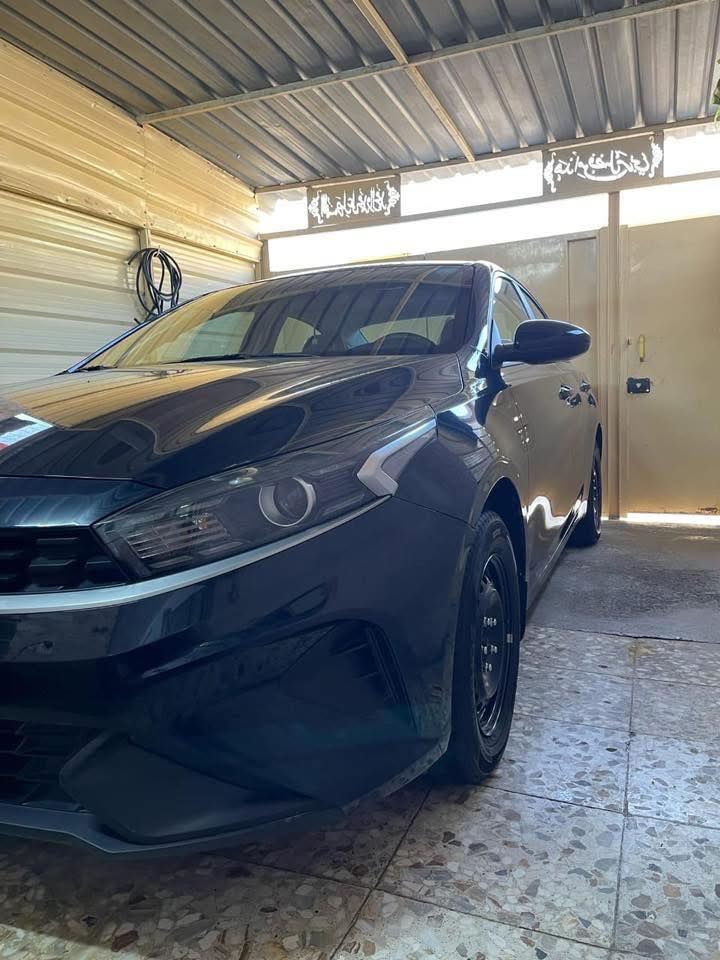 السلام عليكم سيراتو 23 محرك 1600 دوش رقم بغداد ماشيه 27 وقابله للزيادة السياره مكفوله مدوشمه عام 
السعر 158 وبيها مجال قليل 
***********
