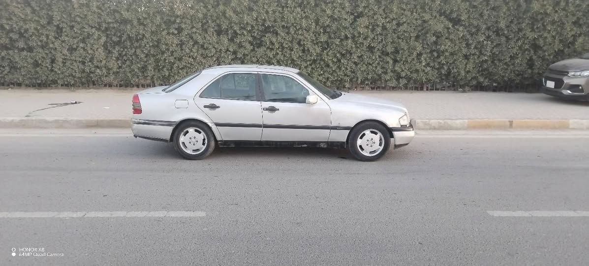 مارسيدس سي 230
السعر 45 ورقة بي مجال شي بسيط
موديل 1994
محرك بلادي
كشرها بلادي جارد
 رقم بغداد انكليزي باسم والدي
نواقص السيارة:- دعامية خلفية - صدر 50 ٪ - التبريد ما يشتغل
مكاني بغداد البياع حي الرسالة
هذا رقمي ***********
