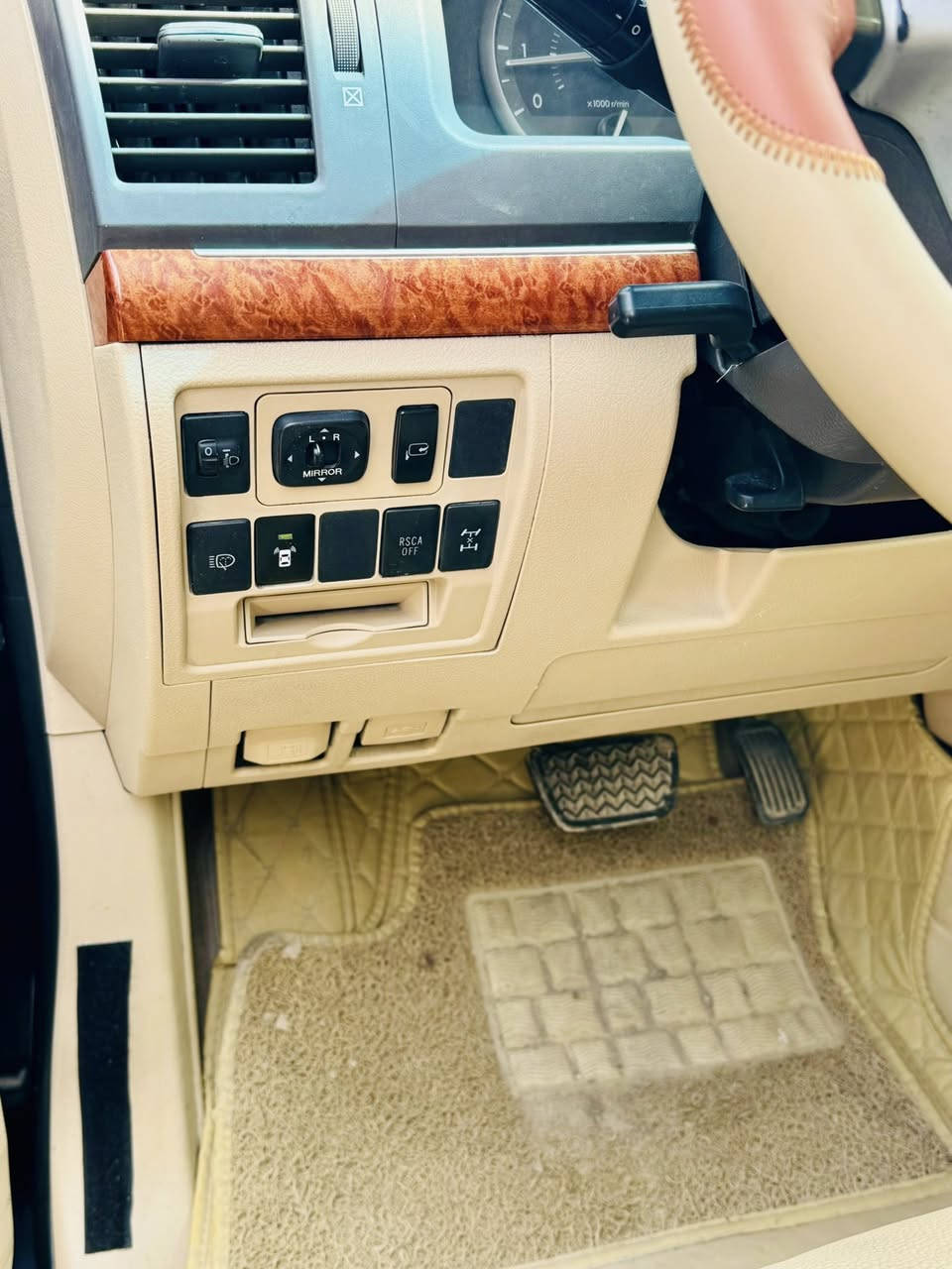 لانكروز 2012 فووول بريم ماشيه 200 رقم. بيل بسمي 
بيع او مراوس السعر 278$ سياره كفاله ماعدى صبغ مكان شريط فقط ابواب وجاملغات اماميه بدون داخل وبدون جاملغ خلفي ترايها حلو ومناقصه شي مكاني بابل - الشوملي 
للاستفسار *********** او ***********
