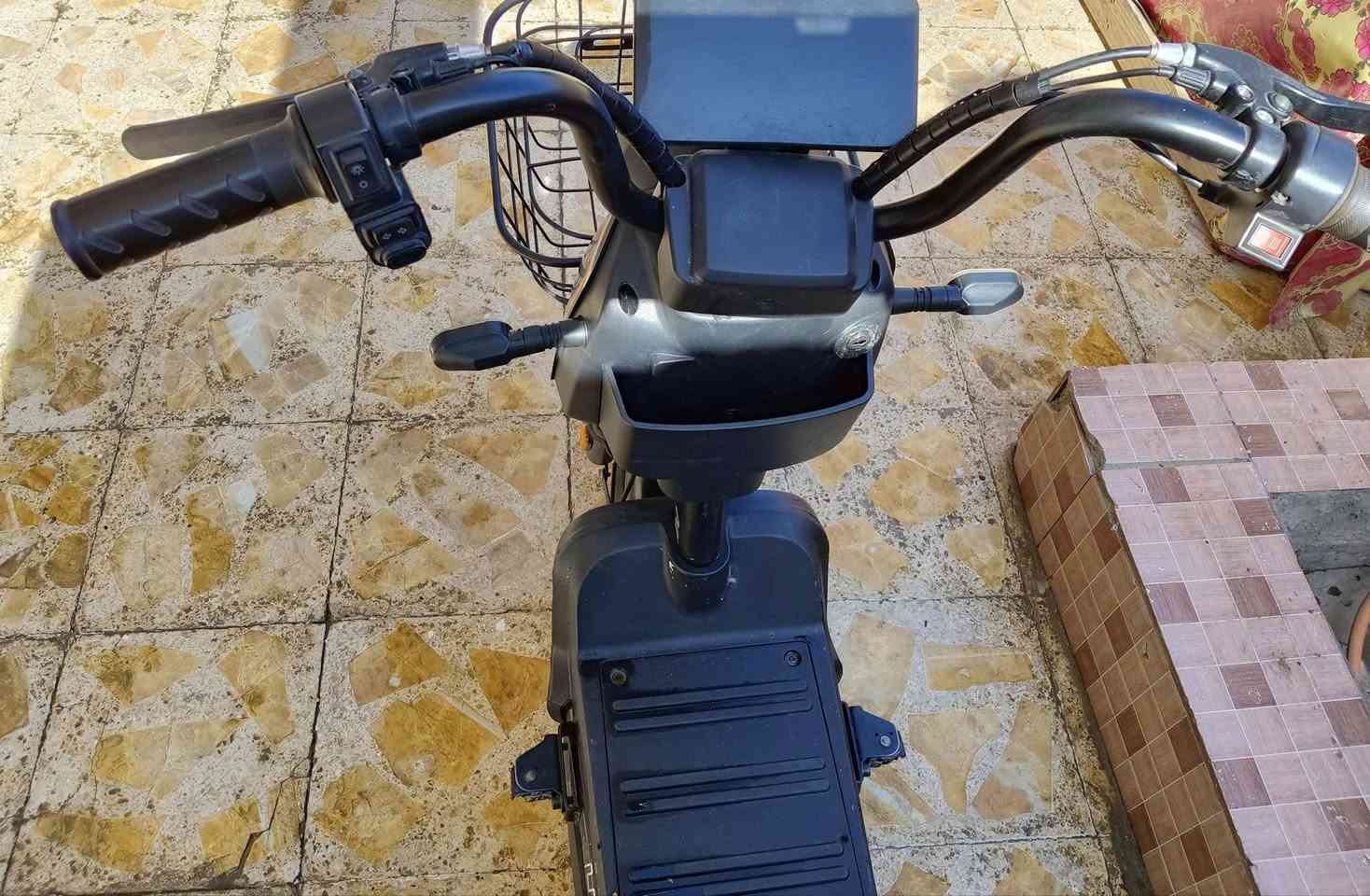 دراجه شحن حجم 14 نوعية His سرعة 60 صار خمس اشهر من خذته اربع بطارية   للبيع 300 وبيه مجال الطيبين 
سويجين بيه هورن واكف ونقص الماشه صجم فقط مكاني ناصرية قضاء الجبايش 
بصمتين 
كارتين 
تواصل فيسبوك منتظر عباس 
تواصل واتساب: ***********
