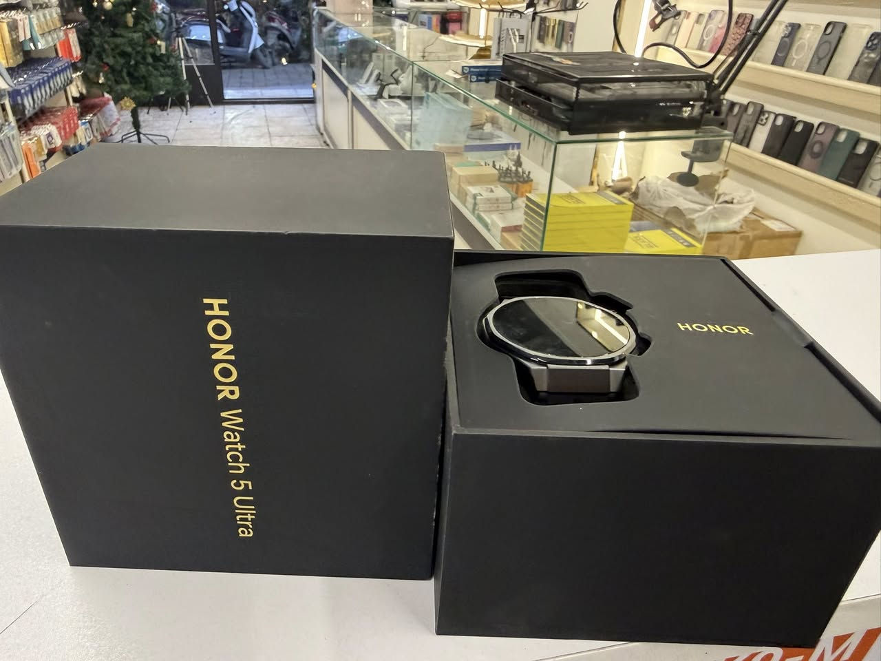 ساعه مستخدمه البيع
نطيني سعر بلعافيه بلا كسران
***********
