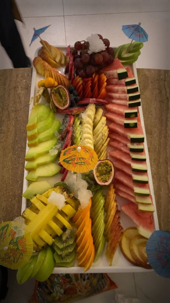 السلام عليكم أنا برستا خبره ٥سنين بشتغل  حار وبارد وحلويات
برونز وسير كيك وسان وكربات وافل***********
