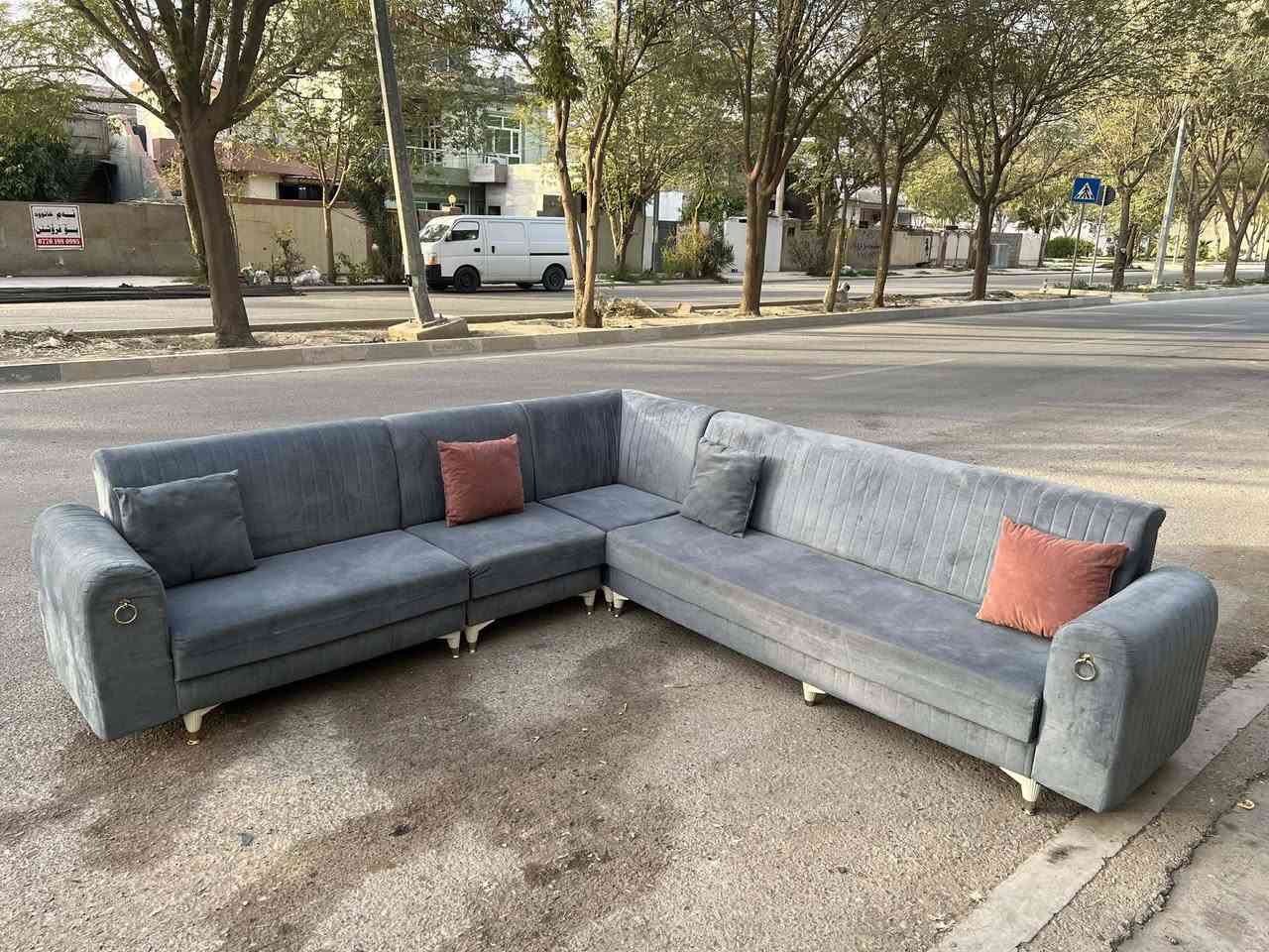 فرۆشتی خیرا
ئە م تاقمە ئیڵە بۆ فرۆشتن
10نە فەرییە دە سکرده 
فوڵ خوسوسیە واتە بازاری نیە
نرخی تە نها 165هە زار
ژ.م***********
شوین.کە لار شە هیدان سە رجادە ی ئاوارەکان
