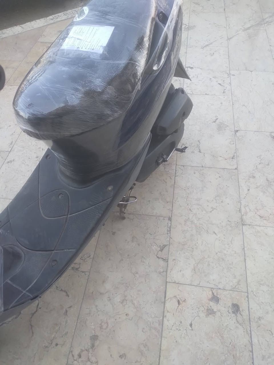 سلام عليكم دراجه البيع سلف هندر اشاير لايت هورن قفل صندك قفل استرين تخم تاير جديد  دبالت امامي خلفي شغال كابريت اصليه شوته اصليه صالصنه اصليه السعر 200وبيهه مجال مكاني يم الجسر مال محمد القاسم رقمي ***********
