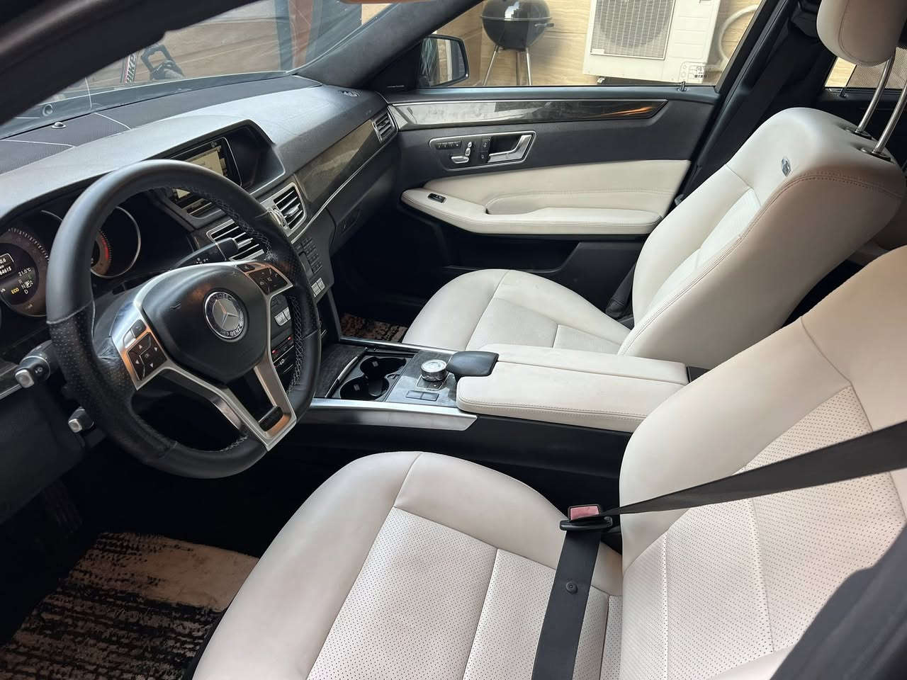 سلام وعليكم مارسدس E350 موديل 2014 تو ويل وارد امريكي سعر 190 هده رقمي ***********
