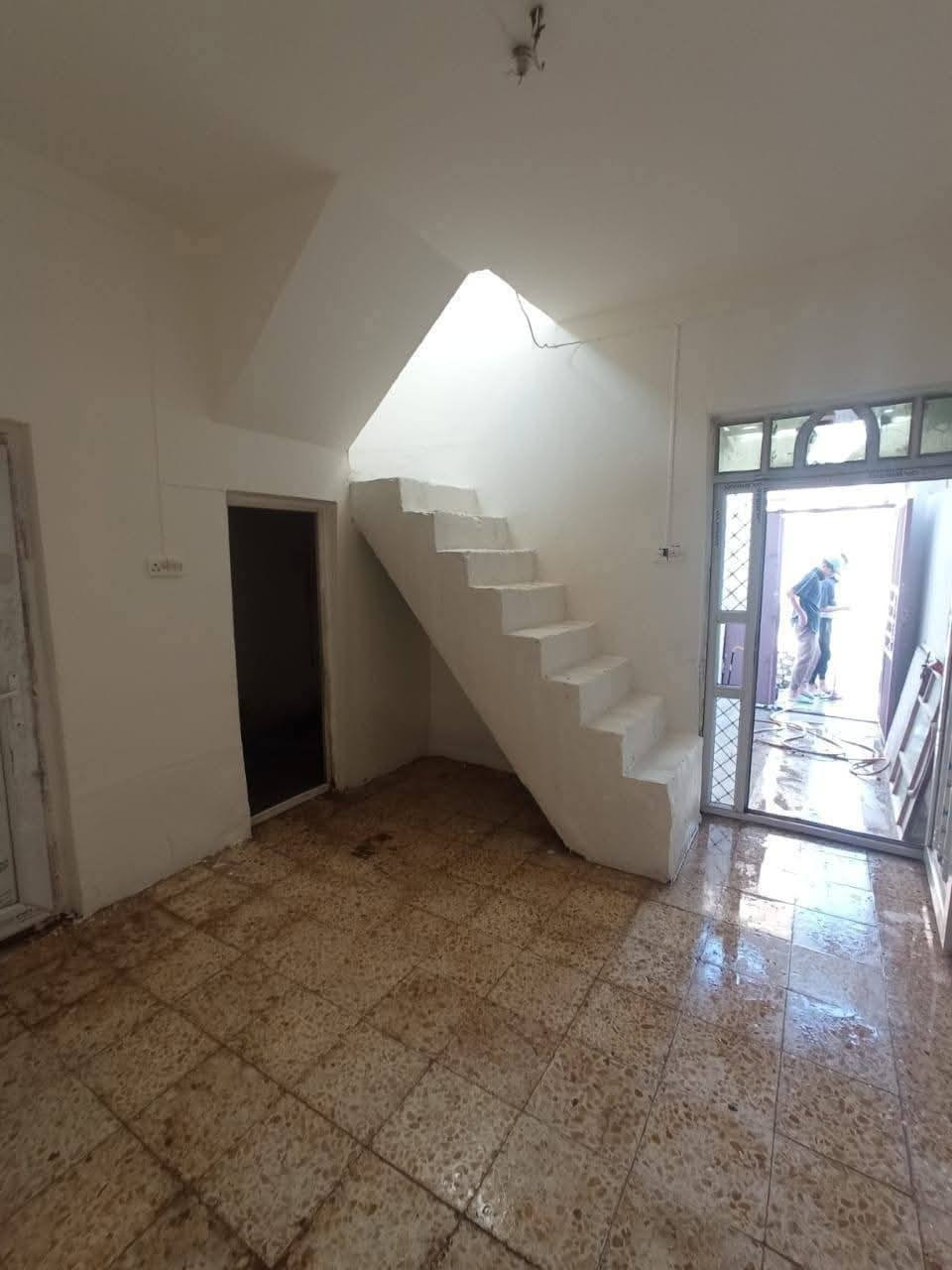 50 م للايجار طابقين حي ميسان
شارع العسكري قرب مركز السعادة
***********
