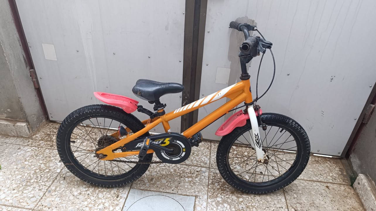 السلام عليكم ورحمة الله وبركاته
🚲 بايسكل حجم 16 نظيف جاهز للاستخدام 
*********** واتساب
