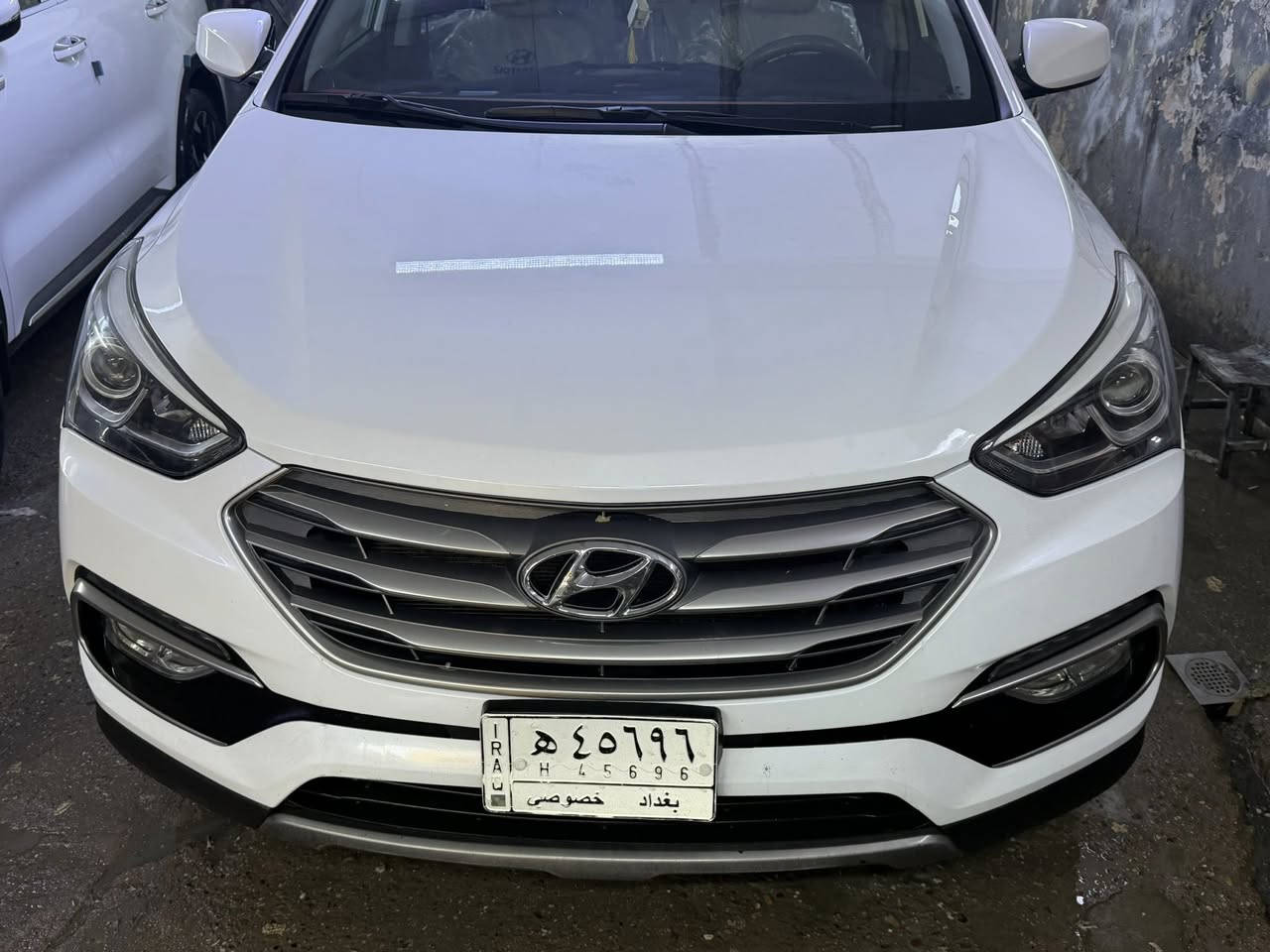 السلام عليكم
بيع مستعجل
سنتافي 2018 وارد امريكي
ماشية  110 
محرك    2400 gdi
سيارة بدون حادث مثل ما موضح بالسونار
كامره 
تحديد مسار
وضعيات قيادة 
مثبت سرعة 
كشن السائق والصدر كهرباء
تبريد خلفي بالابواب  
5 راكب
السياره بأسمي وجاهزة من كلشي ورقم بغداد 
سيارة نظيفة بيها ملاحظات وشخوط قليلة موضحة بالصور 
المكان بغداد 
تفاصيل اكثر اتصل
***********
