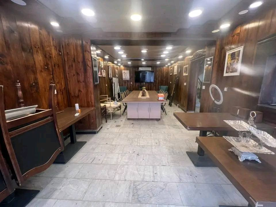 فرصة عمره الي يريد يجهز مطعمه بافخم شي و بسعر البلاش
غراض مطعم درجة اولى للبيع  للبيع 
جدر كنتاكي 
فرن بيتزا 
طباخ صناعي 
كابسة صاج 
مثرامة لحم 
عارضة كيك 
ميز كاشير
خلاط حمص بطحينة 
خلاطات عصير 
مكينة كريب كيك
حماية فنكر  
صحون تقديم ديكورية فرنسية 
عشرات سيتات الاقداح و الاستكانات  
١٥ طاولة صاج مودرن مع ٥٠ كرسي صاج ملكي 
نراكيل 
مكينة قهوة ايطالية ١٤ مشروب 
مجمدة عارضة 
شاشات سمارت 
تخم قنفات 
البيع شروة واحدة   
كثير من التجهيزات
 الدورة مجاور كلية دجله
***********
