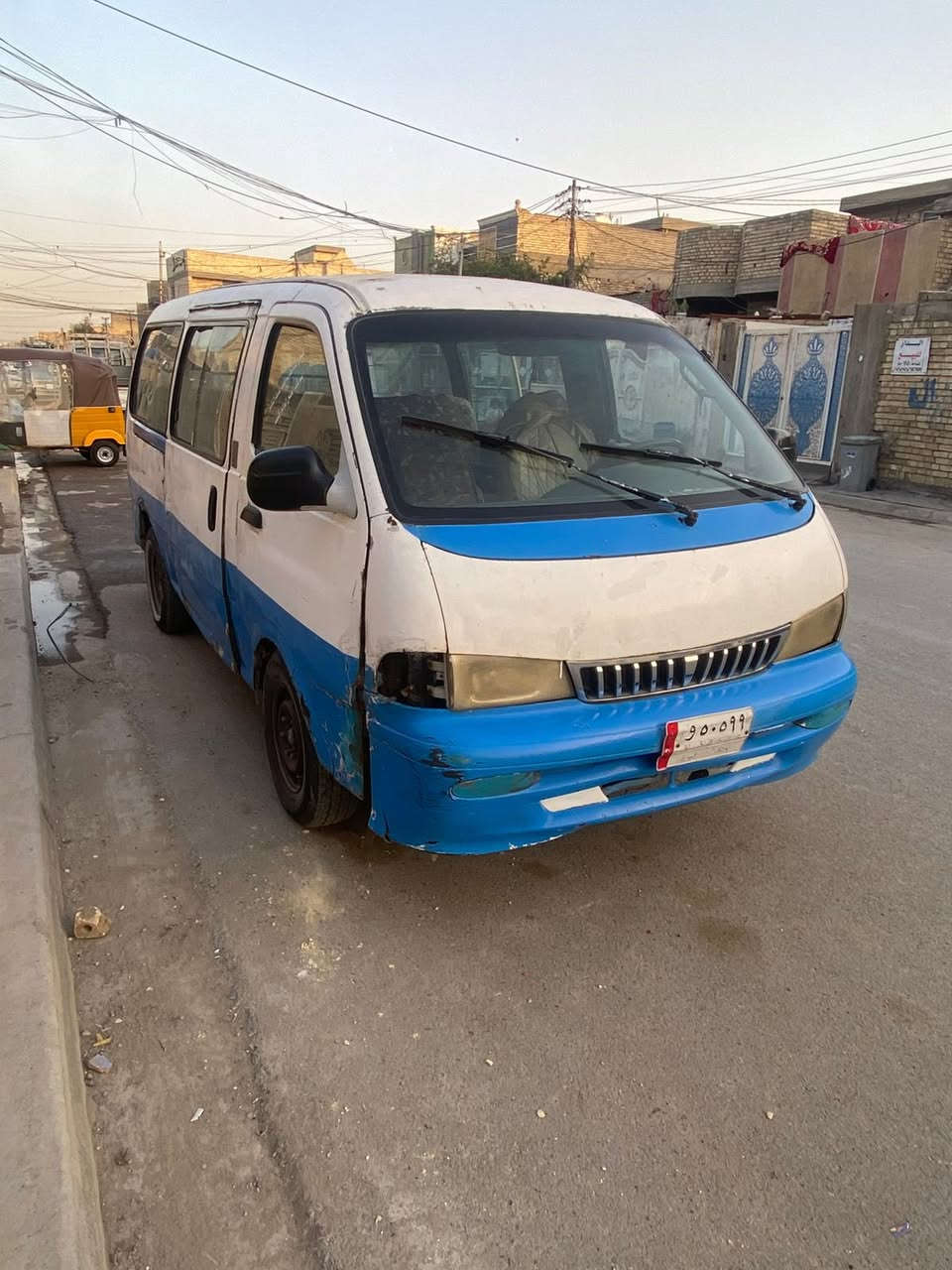 سيارة للبيع موديل ٩٦ منتهية سنويتها ب٢٠٢٢ ، ما عليها اي ضريبة ولا رسومات صافية ، ٣٥ ورقة وبيها مجال للشراب لرقم ***********
