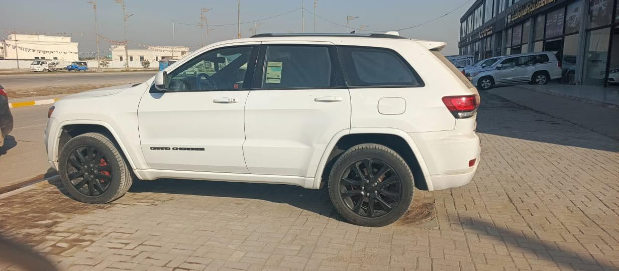 جيب موديل 20 بلاك توب فتحه رادار امامي حساسات خلفيه كشنات جلد اسود حجم المحرك 3600 بيها بساتم 14 حادثهه بالمنشور سياره جاهزه على اخر حبايه بيع او مراوس بسياره اقل السعر 220 عنوان واسط الصويره
***********
