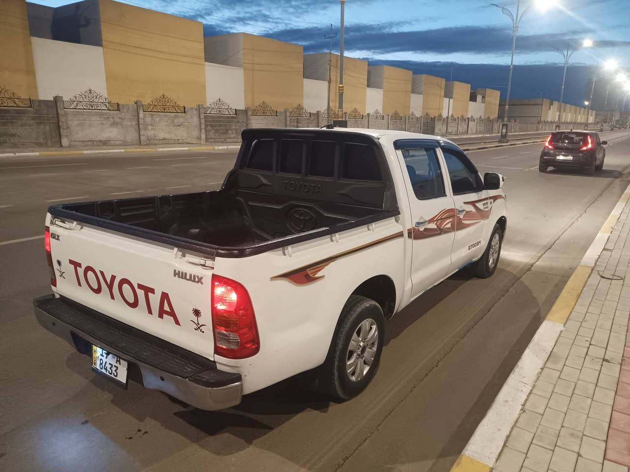 بيكم تيوتا 2010 سعودي سياره حلوه تخبل مكينه وكير مكفولات وشاصي وحداديه بيهه بارد بحافة البنيد وشويه بربع البدي السونار مرفق مع المنشور رقم كربلاء الدولي  باسمي السعر 150 وبيهه مجال قليل للاستفسار الاتصال على 
***********
*********** 
بيع فقط 
المكان كربلاء المقدسة
