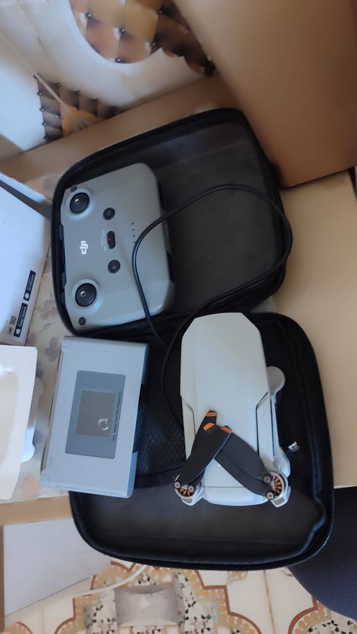 مني 2 للبيع 4K نضيفه استعمال شخصي
سعر 550 وبيها مجال كل الغراض بالصور تواصل خاص او اتصل

 ***********
