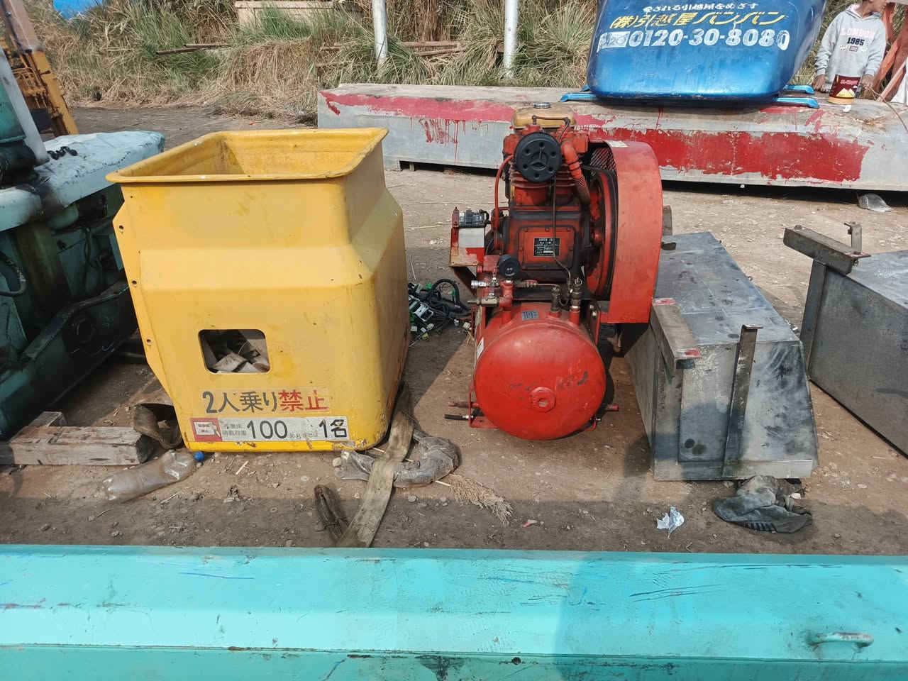 سلام عليكم للبيع دخول حاويه كرينات وغراض حتياطيه ستفسار رقم ***********
