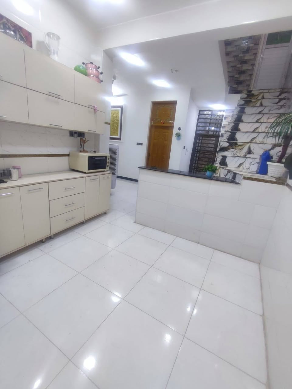 بيت للبيع 🏠بناء حديث مساحته 120متر 

طابو زراعي سند  25 واجهه 8

يحتوي على  3غرف نوم وكنيدور واستقبال ومطبخ وصحيات 

الموقع  🌏 شارع80خلف بانزيخانا الاضواء بااربع افرع 

الاستفسار الإتصال بالرقم  ‎***********متوفر واتساب
