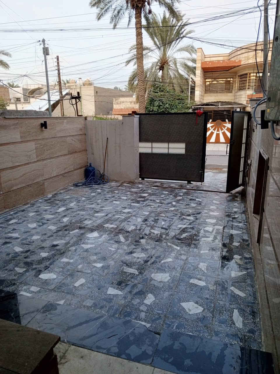 منزل للبيع في منطقة العامرية مساحه 150م زيرو بناء 2025 يقع في مربع الكبيسي موقع مميز جداً للاتصال ***********
