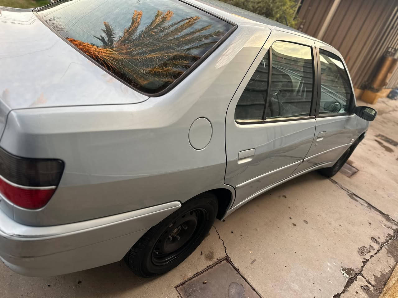 ياالله سلام وعليكم اخوان بيجو ،،(306)
موديل 2003

اخوان السيارة جانت مخزنة ماشية 70الف 

السيارة جديدة بمعنة الكلمة كفالة عامة 
كير محرك كهرباء دواخل بشرط الفحص والسونار 

بيهة بارد بجاملاغ الامامي فقط 

هزة أو سنوية أو للوحات جدد 2026او بسمي 
مكان السيارة بغداد سعر عل خاص للاستفسار 
                         ***********
