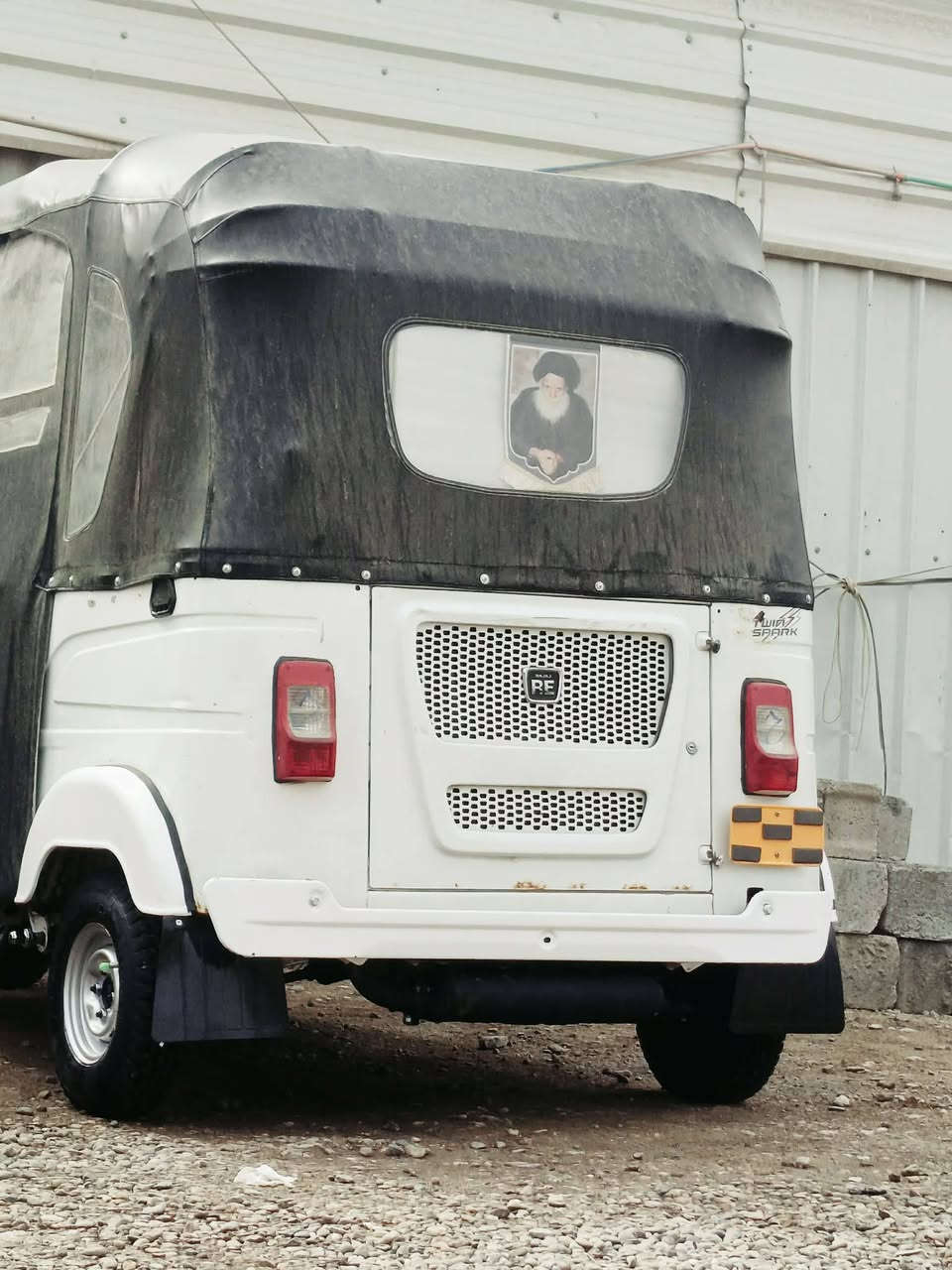 سلام عليكم تكتك 
٢٢ لبيع  لون ابيظ 
رقم بغداد تكتك بس دوس والغد 
عل يسره بارد مكان محموديه ***********
***********
