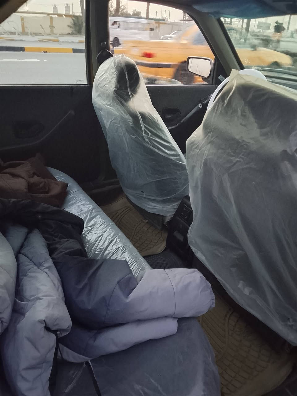 السلام عليكم بيجو بارص للبيع سعر 44 وبيه مجال قليل سياره بيه بارد جاملغ خلفي فقط بغداد مدينة الصدر كلشي شغال بيه سياره خير من الله مكفوله صدر حداديه تخم تاير ***********
