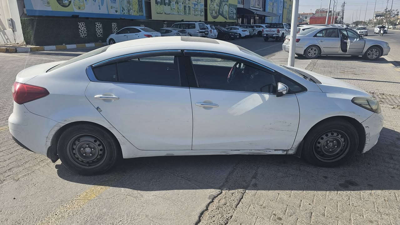 كيا سيراتو 2014
فول مواصفات عدا البصمه فقط
رقم دولي جديد 
وكاله مداور جاهزه 
بيها نص باب وره سايق صبغ فقط وبارد بلدور 
تبريد كير حداديه مكينه تخم تايرات كله كفاله 
الاستفسار ***********
