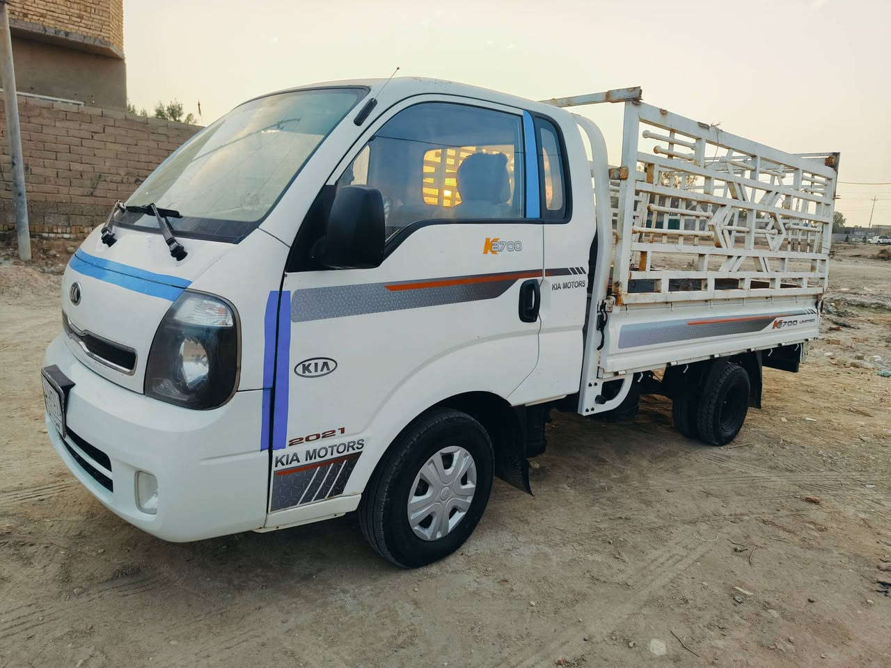 سلام عليكم سيارة للبيع كيه بنكو حمل موديل 2017
سيارة جاهزة مآل جناي مكفوله كفاله عامه من كلشي 
من الضربة والتبديل والخياس والصبق بلاد مكينة 2700
رقم بصره تحويل مباشر سنويه مجدده لل 2029 مشروع وطني 
سيارة جاهزة جديده حيل برقي نقص مابيها 
مكينة وكير واكسن مكفولات حداديه جديده تخم تايرات جدد 
سعر 100 ورقه المكان الناصريه أكثر استفسار تصل 
***********
