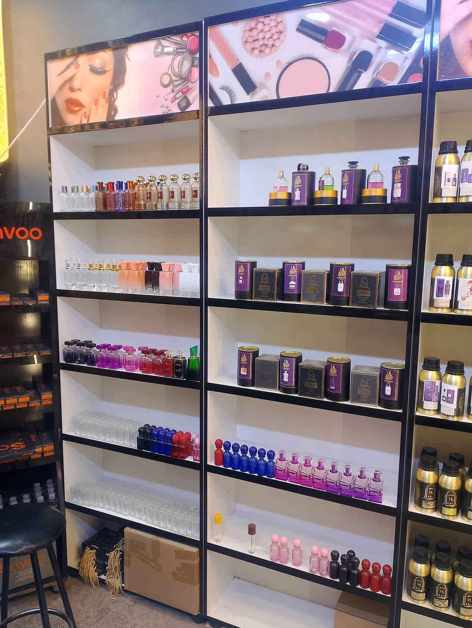 السلام عليكم فاترينات عطور أو مكياج
عدد 10 مع ميز 
عدد الرفوف 6 مع إعلان ضوئي 
عمق 40
ارتفاع2.5
عرض 80 
السعر مليون ومئة وخمسون قفل 
مكاني بغداد العدل ***********
