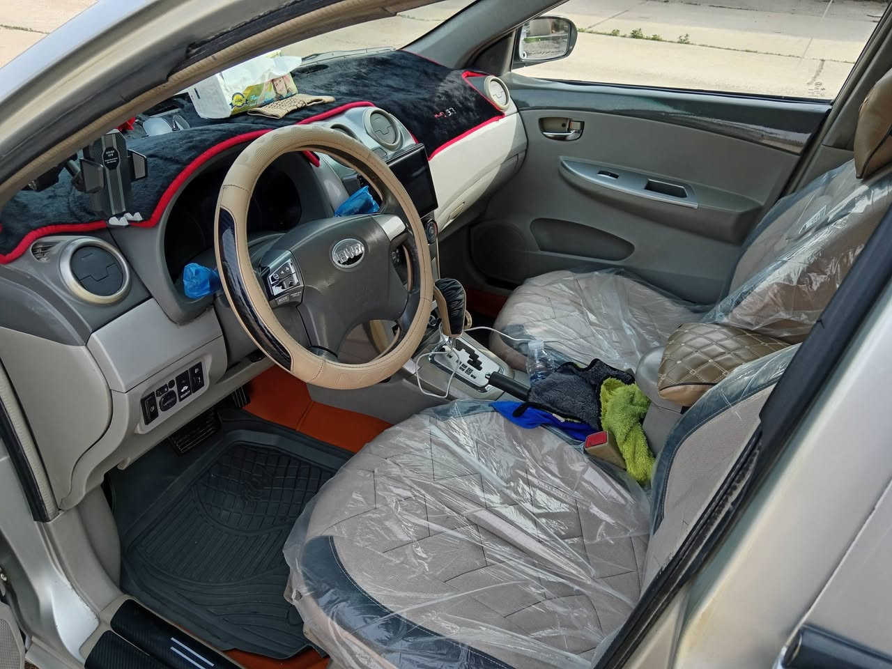 سياره بي وايدي كير اوتماتيك موديل 2011رقم بغداد بسمي تحويل ثاني يوم جاهزه تخم تاير حداديه جديده مكينه مكفوله بس الكير يبوش بلازدحام سياره مصبوغه عام للجماليه حلوه حساسات بصمه بيبان بصمة تشغيل سياره فول السعر 50وبيها مجال ***********
