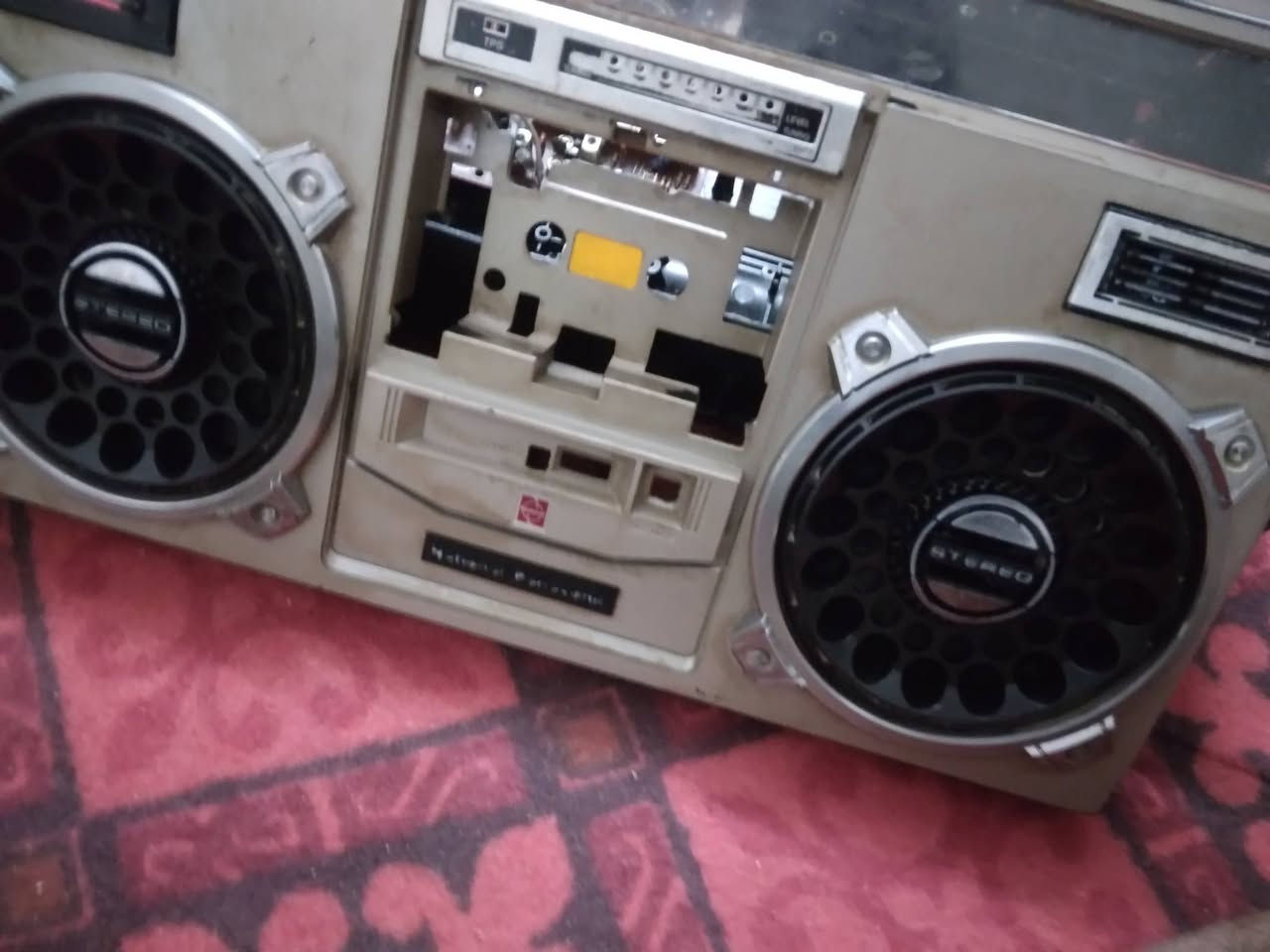 مرحبا اخون للبيع يوجد لدينا قطع قيار مسجلات مؤسسه وكفرات وميكانيك شرط الشغل يوجد توصيل ***********
