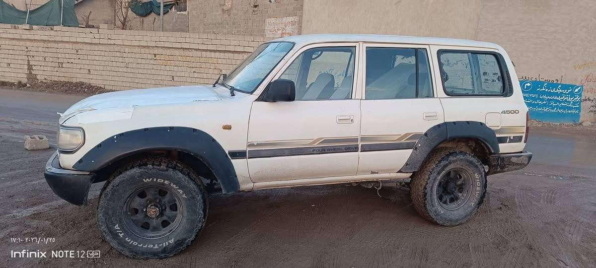 له يلاعلوى مۆديل 97 مه كينه ى چوارونيوه ده بل ئه كسلى ئيش ده كات علوجه كه فلى مه ده نى ده كه ين 35گه لاوماعمه  گۆرينه وه ش ده كه م ***********/***********
