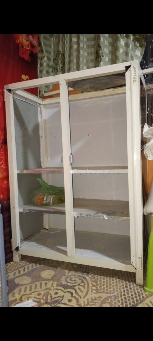 مرحبا ميز المنيوم للبيع ارتفاع متر ونص والعرض متر السعر 40 وبي مجال العنوان الشطره حي الشرطه ‏‪+964 776 638 2074‬‏ التواصل ع واتساب
