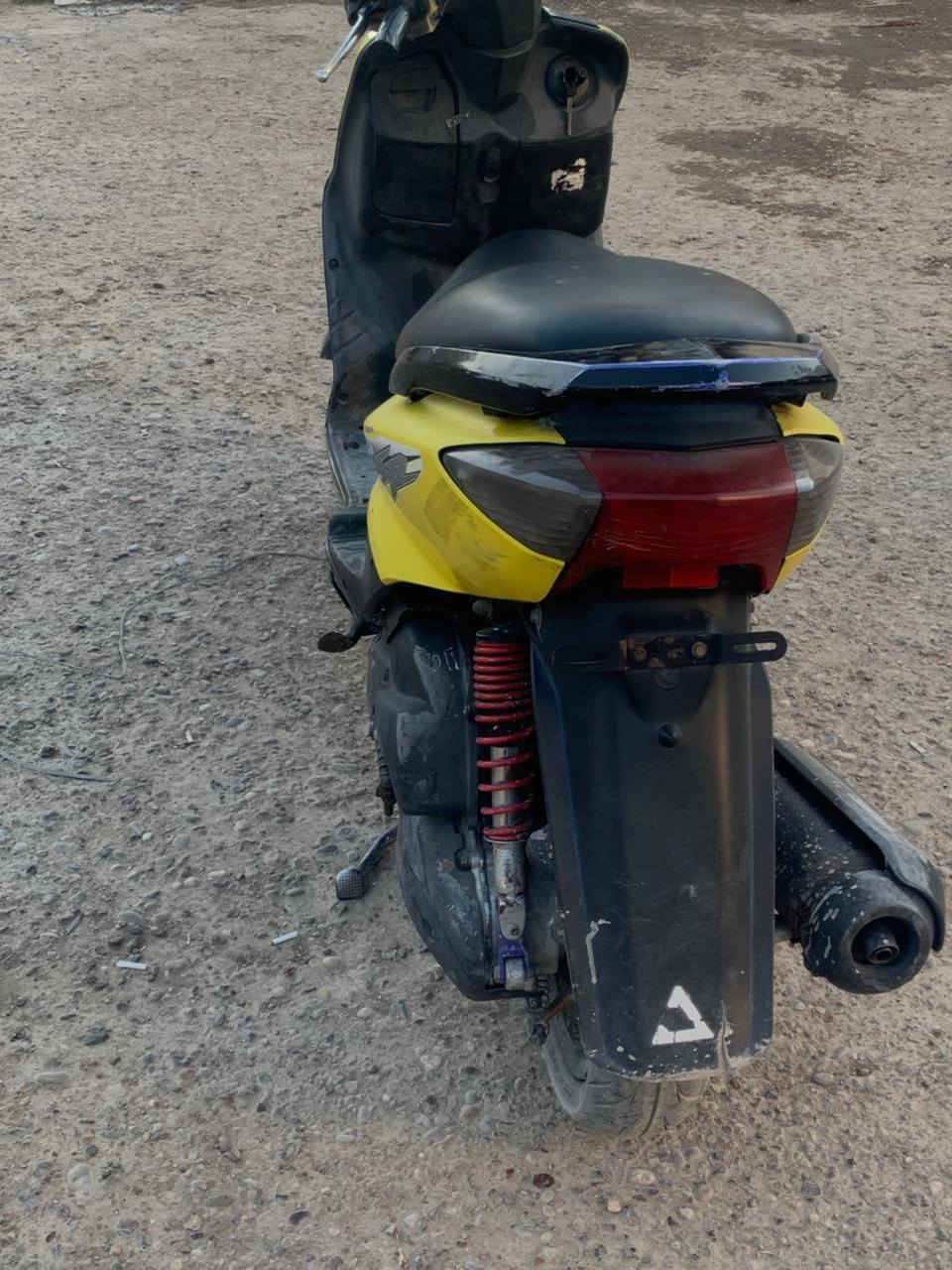 دراجه سكنس نثيه محرك مال رمبه شداله بلادي ما مفتوح كابريته بلاديه كهربائه كله شغاله  اشاير لايت عالي ناصي
سلف بلادي كفرات بلاديه عداد السرعه وعداد البانزين يشتغل 
مكاني بغداد الدولعي 
تصال ***********
