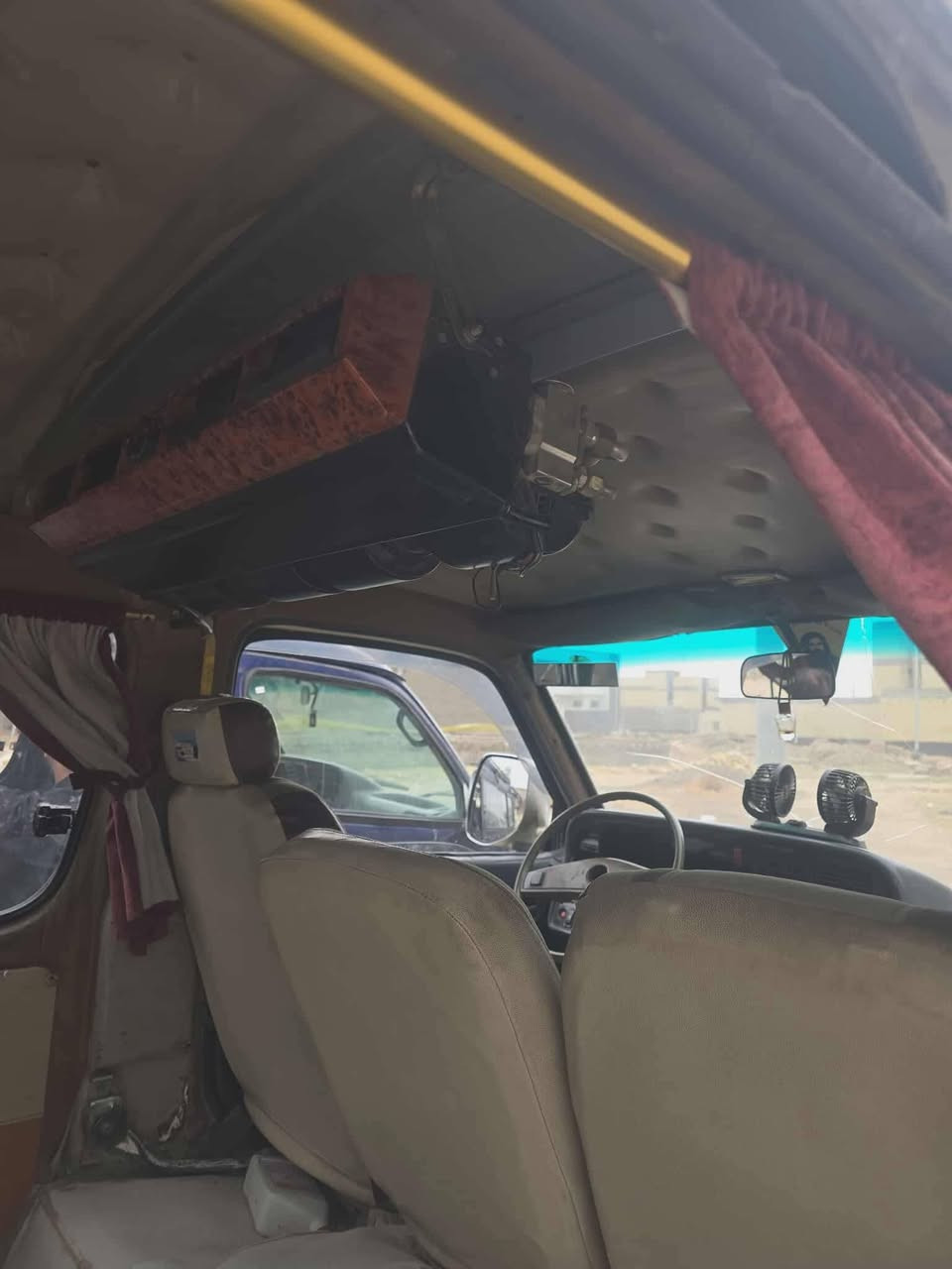 جنبي ٢٠١٣ مطلوبة مرور بيها وكالة راعيها موجود بيع او مراوس سيارة جاهزة ٤٥ وبيها مجال
***********
