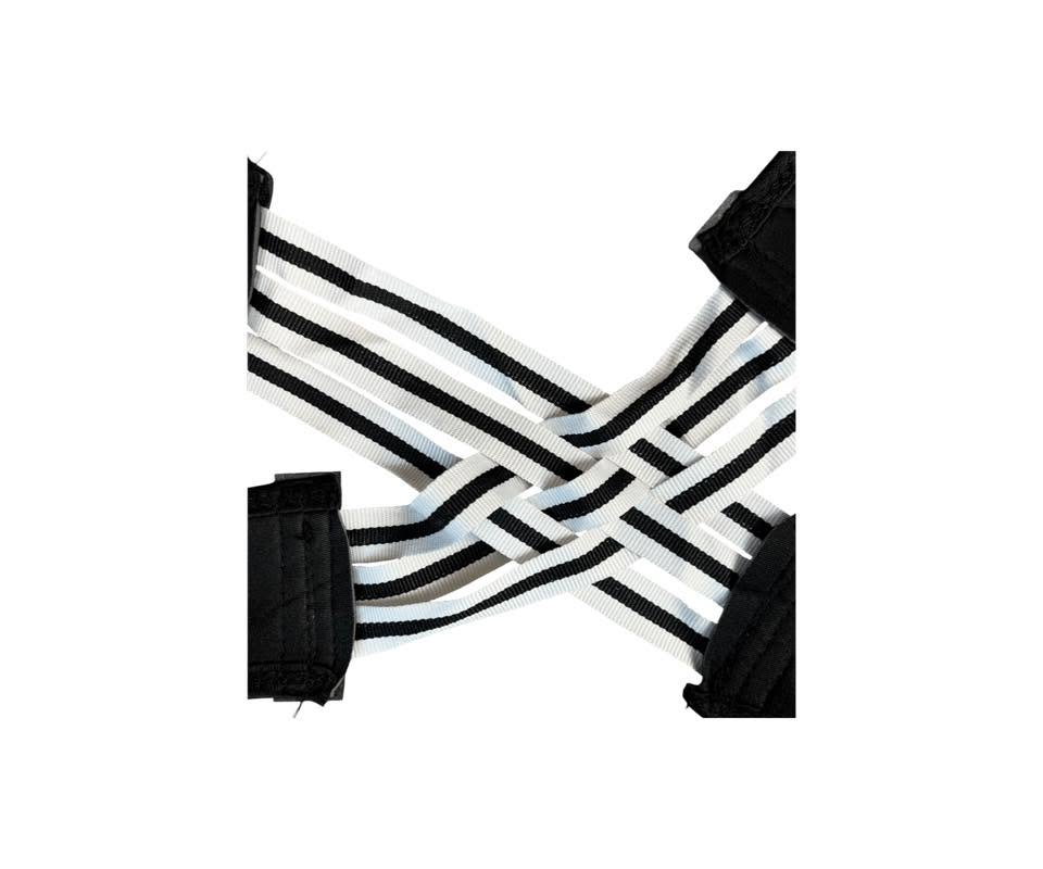 حزام دعم وتصحيح استقامة الظهر والكتفين الطبي (Molded Compression Vest YIMYZ-3003)

السعر: 15 الف￼

الاستخدامات
- تصحيح انحناء الظهر والكتفين.
- دعم العمود الفقري أثناء الجلوس الطويل أو العمل المكتبي.
- تقليل آلام الظهر والكتفين الناتجة عن الوضعية الخاطئة.
- مناسب للاستخدام اليومي في المنزل، العمل، أو أثناء التمارين الخفيفة.
- يساعد على تحسين المظهر العام واستقامة الجسم.

المميزات
- تصميم Molded Compression داعم للظهر والخصر.
- أشرطة مطاطية متقاطعة خلفية لشد الكتفين للخلف بشكل تدريجي.
- قماش مرن ومريح وقابل للتنفس.
- حزام خصر مدمج لدعم إضافي لمنطقة أسفل الظهر.
- إغلاق فيلكرو قابل للتعديل حسب مقاس الجسم.
- يساعد على بناء "Muscle Memory" للحفاظ على الوضعية الصحيحة.

محتويات الصندوق
حزام دعم الظهر.
كيس تغليف بلاستيكي.
الملاحظات
يُفضل اختيار مقاس أكبر بدرجة من مقاس الملابس المعتاد.
يُستخدم تدريجياً (1-7 أيام تأقلم، ثم زيادة الشد تدريجياً).
يُغسل يدوياً بماء فاتر.
لا يُستخدم داخل الغسالة أو المجفف.
يُجفف في الظل.


**إذا كنت صاحب هذا الإعلان وتريد حذفه لأي سبب، رجاءا أرسل رسالة إلى الدعم الفني**