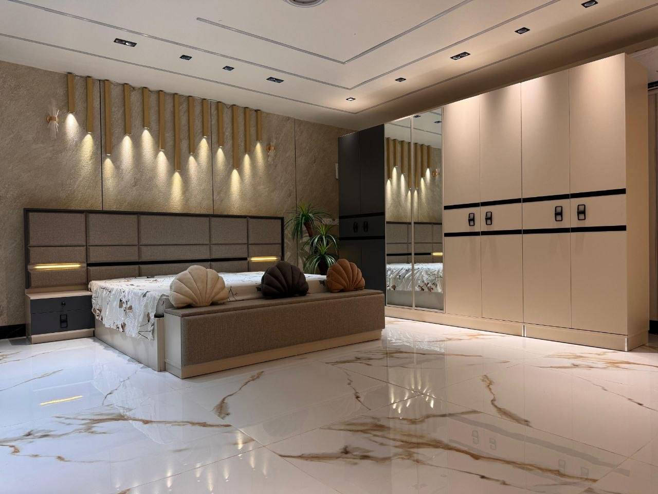 *موديل           ستيلا        الكريمي*

*10 قطع             كنتور ملحق 320*

❇️ قياسات ضخمه 
❇️ ميز تواليت عملاق
❇️ اللون الجديد المتميز 
❇️ السرير والشازلونه مخزن
⭕️ زجاج مطلي   و   *مطّرش*

❇️ إناره بالكومديات   *LID* ✨✨✨

❇️ المصنع الأصلي 
❇️ برغي حديد 

للحجز والاستفسار يرجى مراسلتنا عبر الصفحة 
متوفر توصيل جميع المحافظات


**إذا كنت صاحب هذا الإعلان وتريد حذفه لأي سبب، رجاءا أرسل رسالة إلى الدعم الفني**