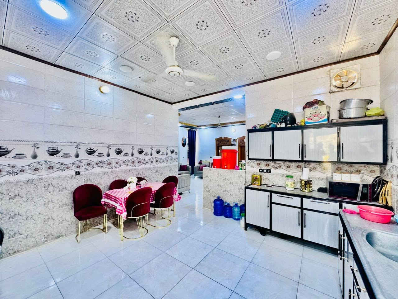 يالله بيت البيع المساحه 200متر حي النداء مجمع بيتي الثاني قريب على مجمع السطان شارع 12 شغل جناي السعر خاص ***********وتساب وتصال
