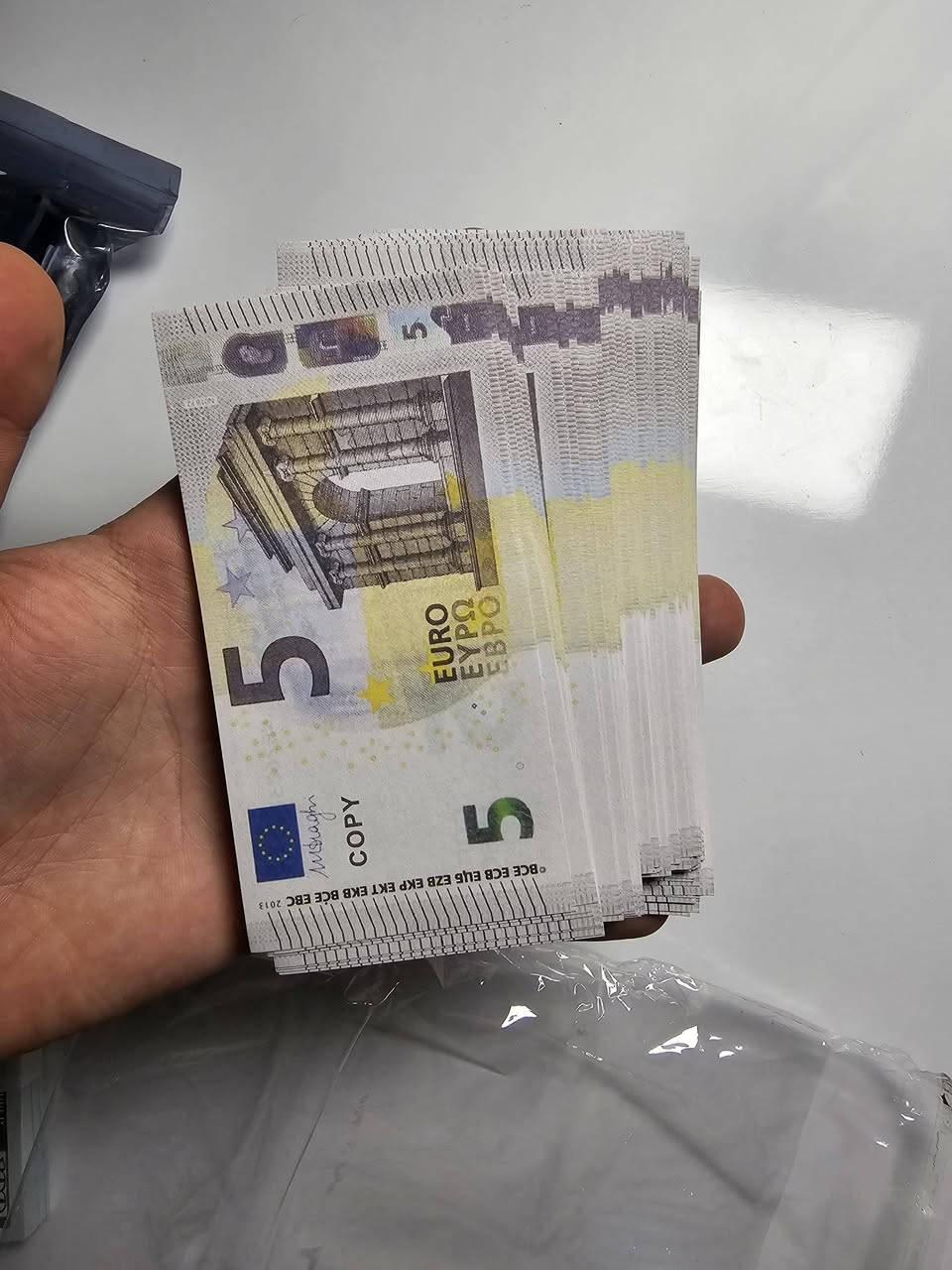 دولار و يورو حجم صغير يستخدمن للتصوير و الاعلانات للحجز يرجى مراسلة الصفحة


**إذا كنت صاحب هذا الإعلان وتريد حذفه لأي سبب، رجاءا أرسل رسالة إلى الدعم الفني**