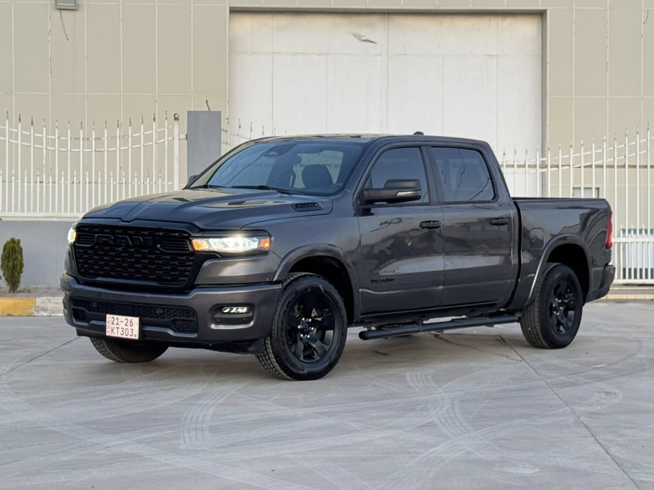 رام 2025 
محرك V6     3.6 ايتورك
ماشية 3 الف فقط 
مواصفات بك هورن 
بودي قصير باب طويل المرغرب
فور ويل   4X4
رادار امامي و جانبي
حساس امامي و خلفي
كشنات تتفيه و كهرباء
  مرايه شفط
بصمة تشغيل عن بعد
صور حادث بلمنشور 
جامرلغ و نص باب صبغ
بدون دواخل 
ارباك راجع سستم بلادي 
بدون رقم تترقم شمالي  
السعر// 295
مكان السياره كركوك
***********
