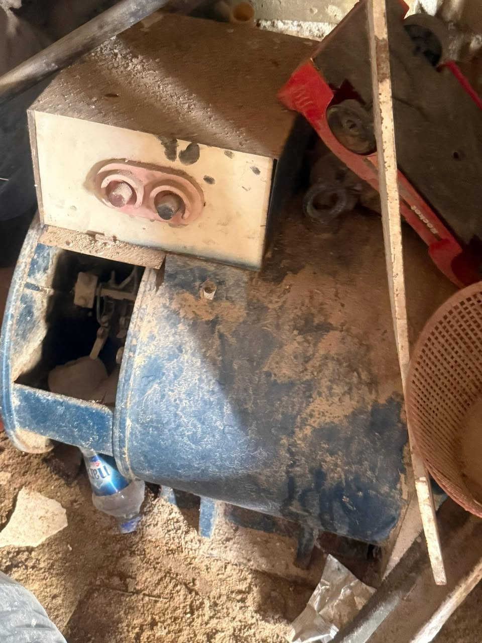 للبيع
مولدة #لستر مستعمل قليل ، بحالة ممتازة وتعمل بكفاءة عالية.
الاستخدام: قليل جدًا
الحالة: ممتازة وجاهزة للعمل
السعر: مناسب وقابل للتفاوض للجادين
للاستفسار أو المعاينة، يرجى التواصل على الخاص.اواتصال 
الهاتف  ***********
