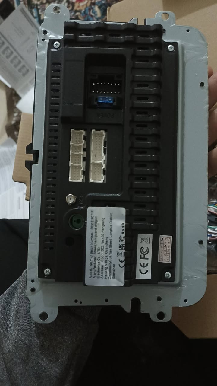 السلام عليكم 
شاشة سيارة مع كاميرا خلفية على اعلى سعر ابيع التواصل واتساب
***********
