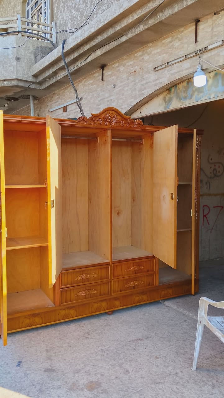 كنتور 4 باب نقش زان كل باب على حدا شغل توصي ثقيل ما تجاري نضافه فول العنوان حي الحدباء خلف مرطبات البحرين ت ***********
