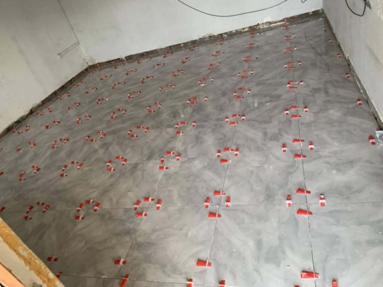 السلام عليكم انا مصري مبط السيراميك و رخام ودرج في *********** الناصرة ذي قار
