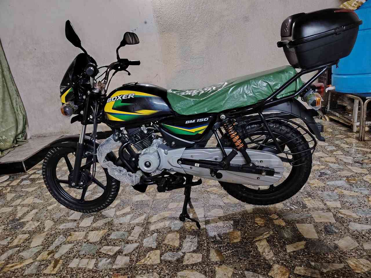 السلام عليكم دراجه بوكسر أوراق موديل 2023دراجه كفاله جديده كلش ماشيه ٦الاف سعر مليون ٨٠٠(1800) شراي يتصل ***********مكاني بصره الأمن
