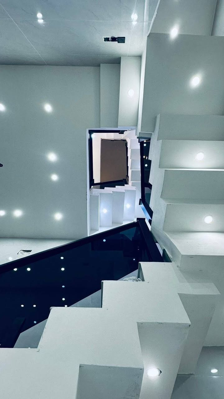 � بيت للبيع - مساحة 50 متر - ركن مميز

📍 الموقع: ابو دشير منطقة الالف

الوصف:
بيت ركن في موقع ممتاز، يتكون من طابقين:

🔸 الطابق الأرضي:

 • غرفة نوم
 • استقبال واسع
 • مطبخ
 • خدمات صحية

🔸 الطابق الثاني:

 • غرفتين نوم
 • استقبال
 • مطبخ
 • خدمات صحية
 

✨ مميزات إضافية:

 • موقع قريب من المدارس والخدمات
 • تصميم عملي ومناسب للعائلة
 • واجهة ركن مميزة

📞 للتواصل والمعاينة:
*********** أتصال
***********
