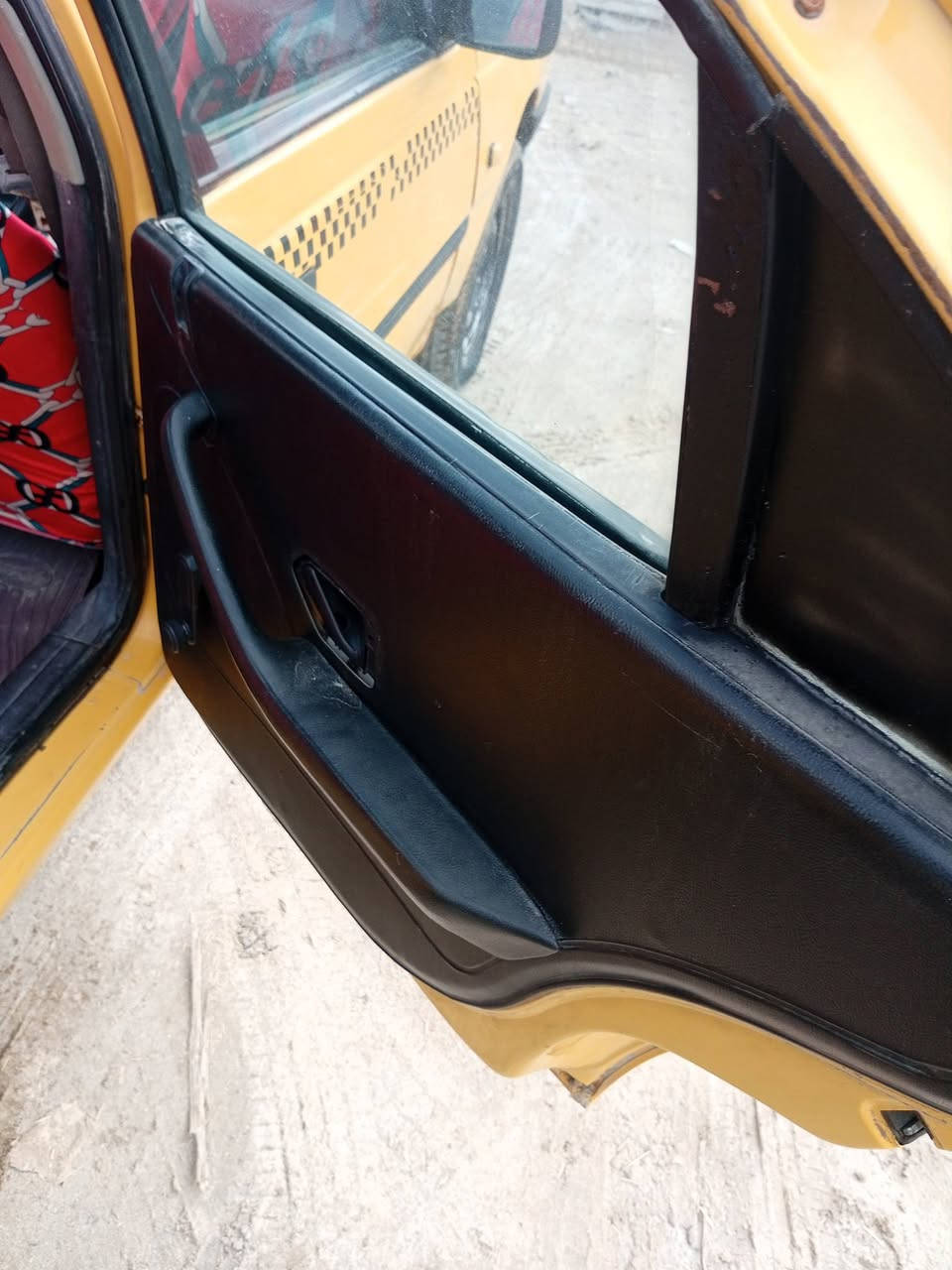 السلام عليكم بيجو روى للبيع مديل 2010 مكينه وكير جدد حداديه جديده طخم تاير جديد دواخل جدد كهربائيات شغاله رقم نجف الماني السعر 7 ناصريه سوق الشيوخ***********
