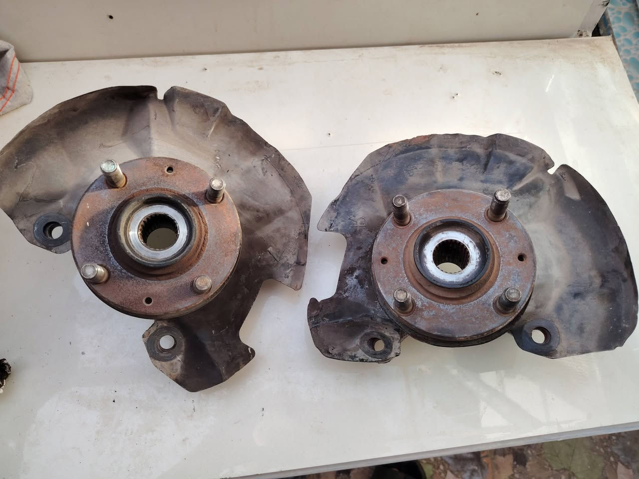 استاب اكسل ريو 2008 زوج يمين ويسار الشكل القديم ٢٠٠٨ زوج ب٣٥ الف نظيفات جدا جدا للإتصال ***********
