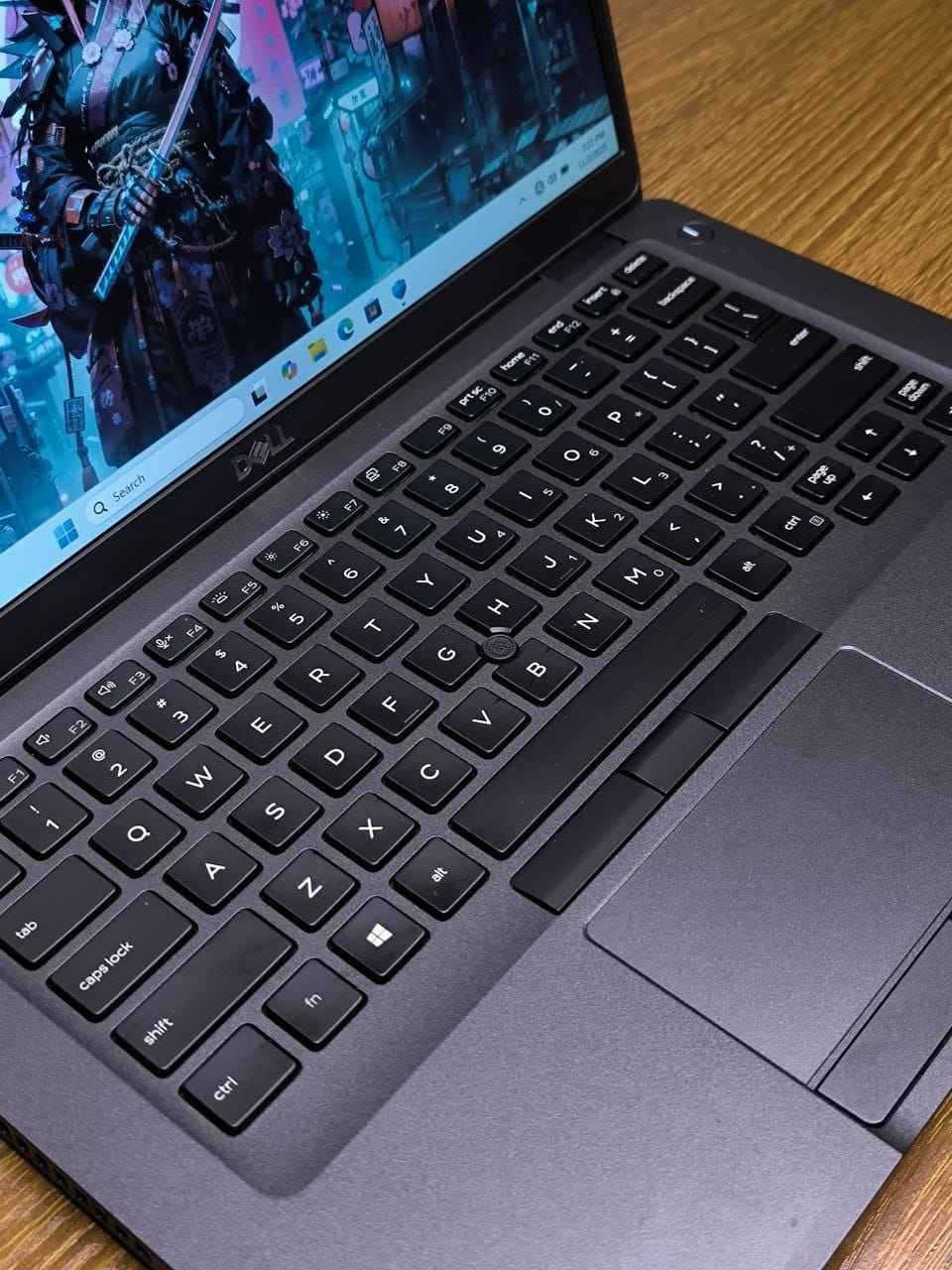 لمس)Dell Latitude 5400 

🔹 المعالج: i5 – الجيل الثامن – فئة U
🔹 الرام: 8GB DDR4 (قابل للتطوير)
🔹 التخزين: 256GB SSD M.2
🔹 الشاشة: 14 إنج – FHD – لمس
🔹windows 10

✔️ الدراسة والمحاضرات
✔️ الشغل المكتبي (Word, Excel)
✔️ التصفح والإنترنت
✔️ برامج التصميم الخفيف (Photoshop)
✔️ مشاهدة الأفلام بدقة عالية
✔️ اجتماعات أونلاين (Zoom, Teams)
🔥 مناسب للاستخدام اليومي العملي بدون مشاكل

🎁 الهدايا المجانية:
🖱️ ماوس
🖱️ باد ماوس
🎒 حقيبة
🔌 شاحن أصلي
🔒 الضمان والخدمات:
🔍 فحص كامل قبل الإرسال
📦 فحص كامل قبل الدفع والاستلام
🛠️ ضمان 7 أيام استبدال عند وجود خلل مصنعي
🟢 جاهز للاستخدام المباشر
📍 الموقع: بغداد – الأمين الثانية
📱 للتواصل واتساب: [***********]

التوصيل متوفر إلى جميع المحافظات 🇮🇶✨ بغداد, العراق
