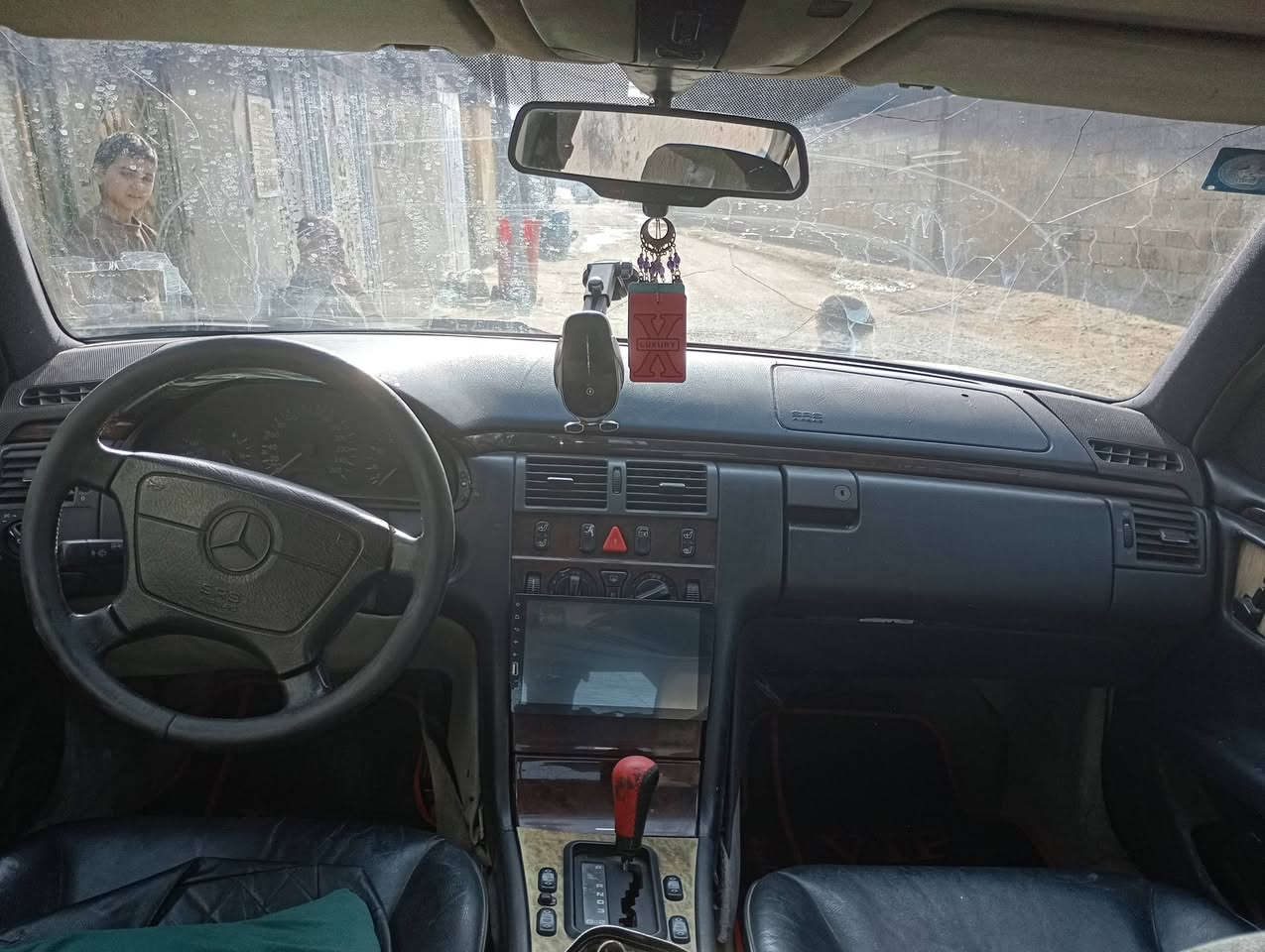 السلام عليكم مارسدس ام عيون موديل 96 السياره بيه محرك vvt رقمه بصره كهربائيات شغاله خير من الله مكانه بغداد المدائن الورديه السعر مالته 55 وبيه مجال السياره مصبوغه عام  تخم تاير جديد حداديته تقريبا 70 بالميه ***********
