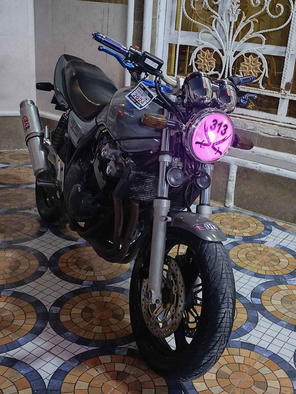 سلام عليكم                CB400 جيل ثاني حديث هايبر سكيورتي16 ولف +  

دراجة ع وضع الشركة رمبة مكفولة عام جيب كوستر فيترية وتعال افحص 

مابيهة لا جطل ولا وايرات طالعة وطابة ع بلاد ستوك 

دهنهة جديد قبل سبوع مبدلة دراجة مناقصهة شي شلعة معدل تخوف اكزوز طرب 

نازلة من كلشي وكلاشي مكاني بابل سعر 1650

 ***********
