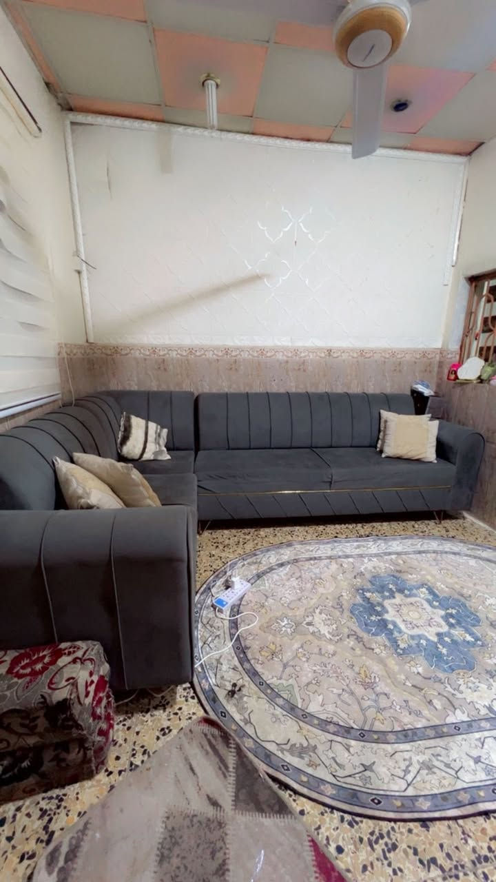 بيت للايجار في الكندي يحتوي على غرفه وصاله ومطبخ ومشتملات ومخزن وطارمه السعر 250 الف
واتس ***********
